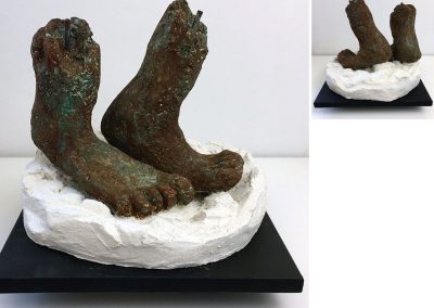"Was bleibt … !" von Christa Bock-Köhler | 2020 | H B T: 30 cm | auf Zementbasis, Füße patiniert | 380 €| Kunstverein Traunstein
