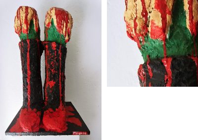 "Ausbruch - Kriege" von Maria Freutsmiedl | 2019 | H: 55 cm | Holz, Papiermaché, Farbe | 150 € | Kunstverein Traunstein