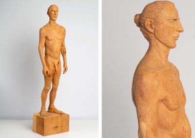 "Männerakt" von Verena Stuhlreiter | 2020 | H: 97,5 cm | Zedernholz | 1.800 € | Foto: ERWINO.COM | Kunstverein Traunstein